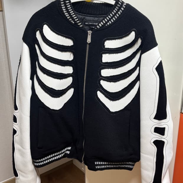 써저리 본 바시티자켓