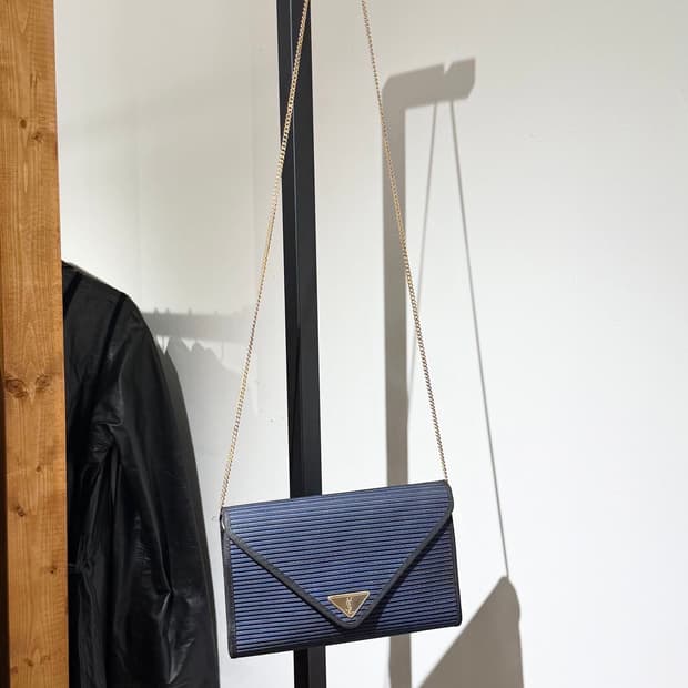 입생로랑 블루 인 텔라 네로 크로스백