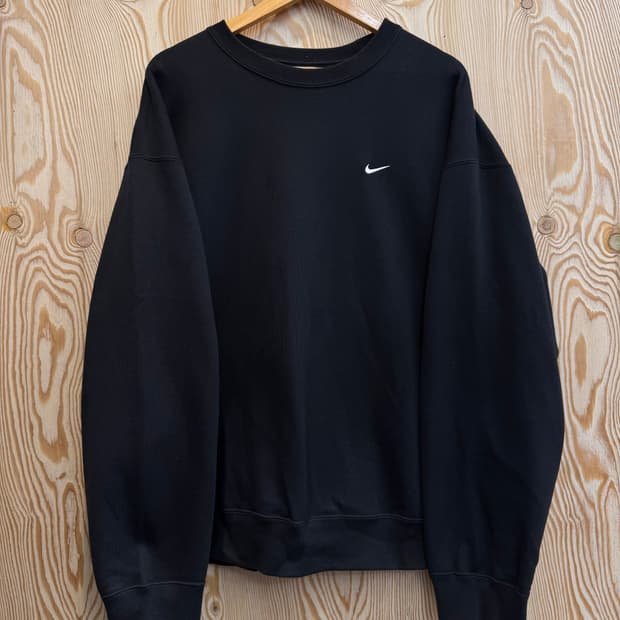 나이키 자수로고 맨투맨