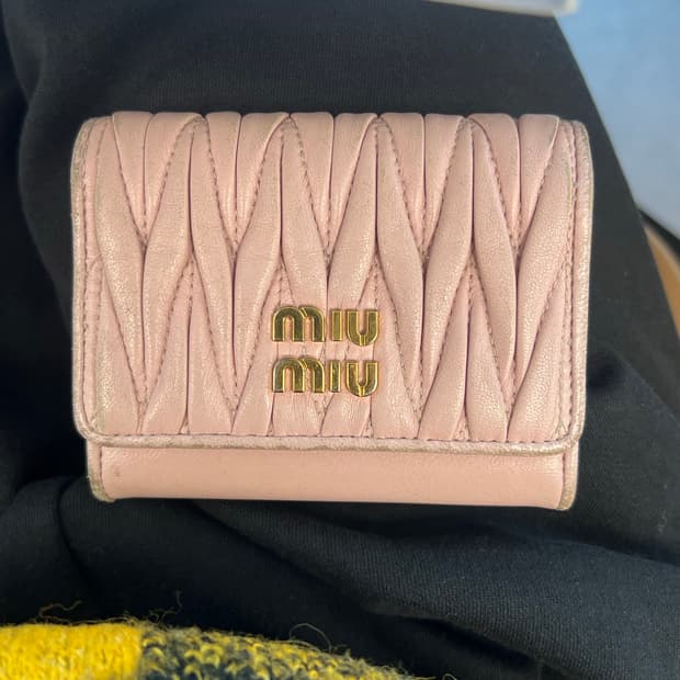 미우미우 지갑