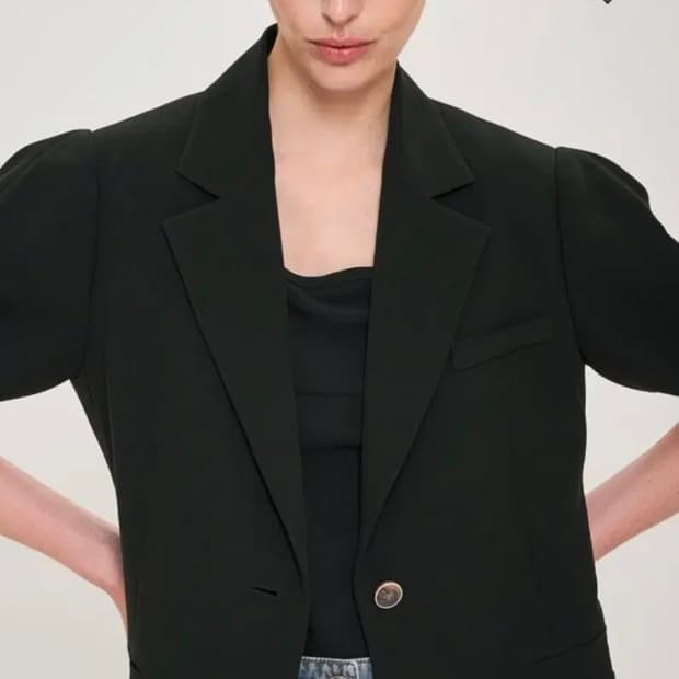 [오브제] 한섬 백 핀턱 하프 슬리브 자켓 24ss 블랙