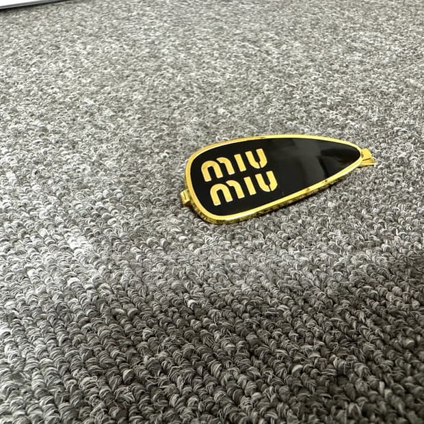 미우미우 헤어핀 블랙 (1ps)