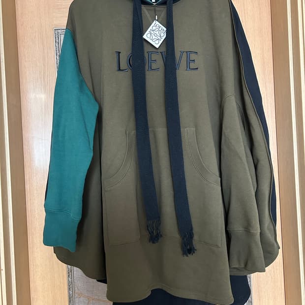 [새제품] 로에베 LOEWE 후드 오버핏 s 사이즈(국내 105-110)