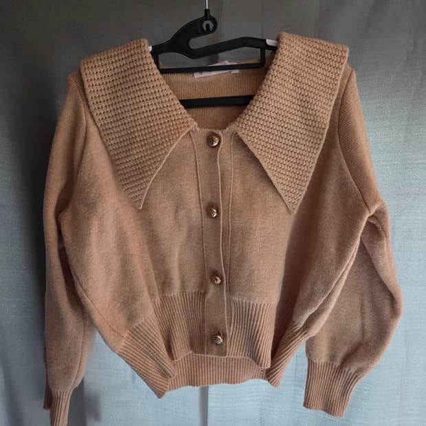 오천원 급처! 빈티지 빅카라 퍼프 니트 베이지