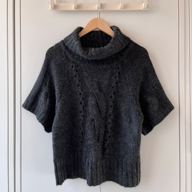 Sempre 차콜 꽈배기 목폴라 울니트