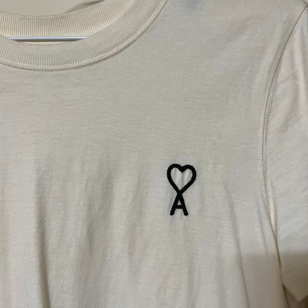 AMI 반팔 티셔츠(s사이즈)