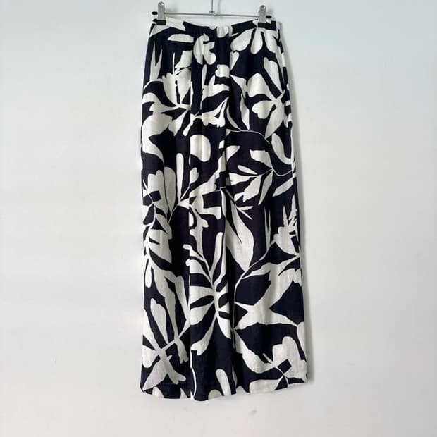 MASSIMO DUTTI leaf pattern twist skirt