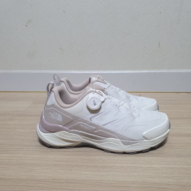 노스페이스 고어텍스 여성 트레킹화 250