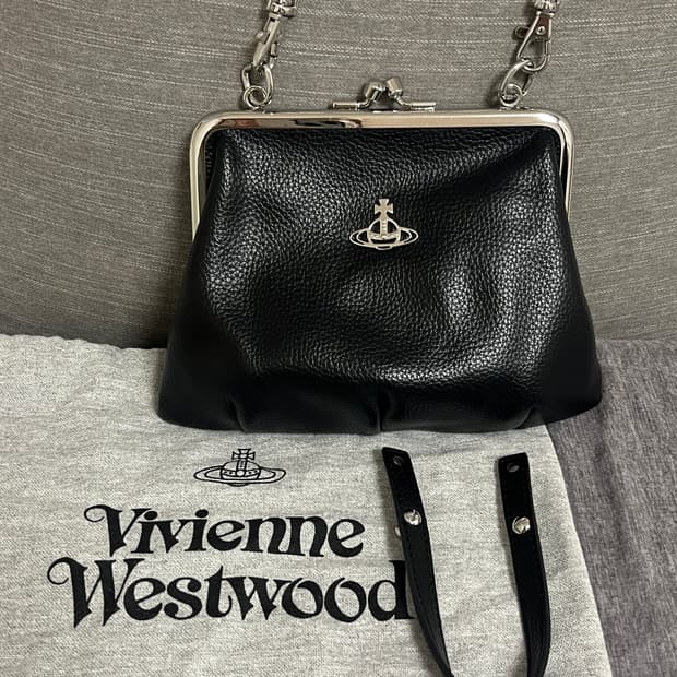 비비안 웨스트우드 비건 레더 그레니 프레임 퍼스 블랙