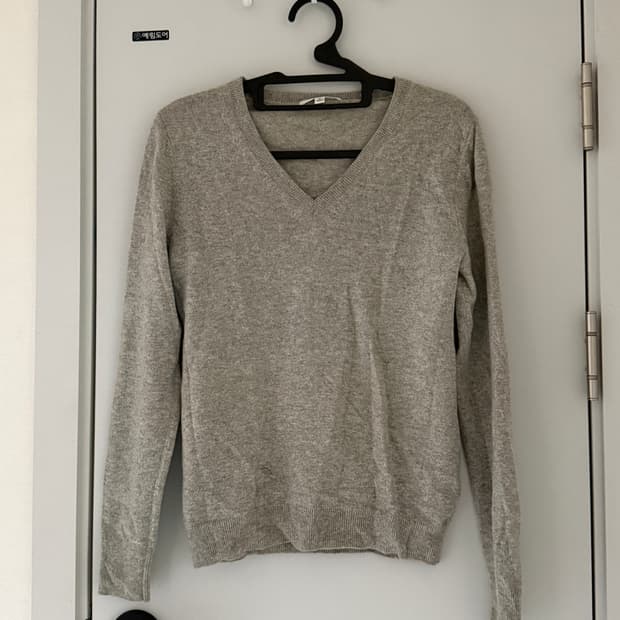 유니클로 브이넥 니트