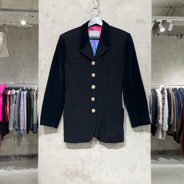 베르수스 블랙 클래식 금장버튼 코듀로이 자켓