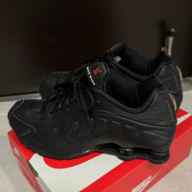 나이키 샥스 블랙