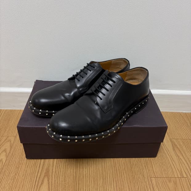 발렌티노 락 스터드 더비 슈즈