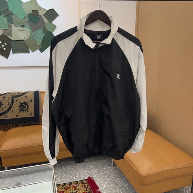 우알롱 검흰 오버핏 바람막이 자켓 100 C04925 
