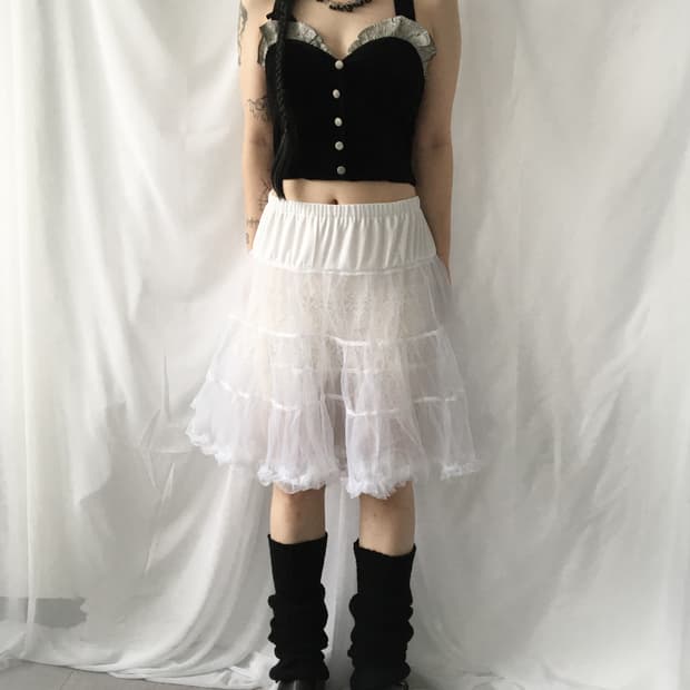 Frill point velvet holter top
