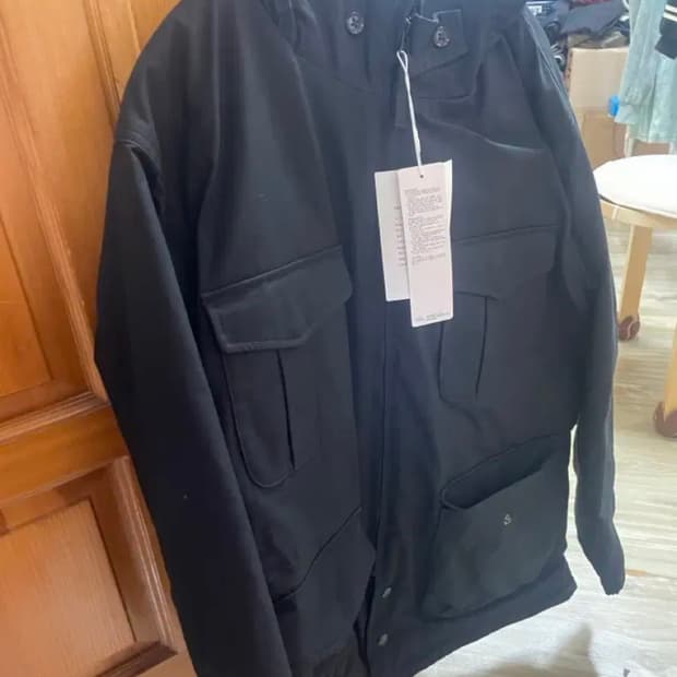 유니클로 X 엔지니어가먼츠 유틸리티파카 L사이즈 새상품 팝니다