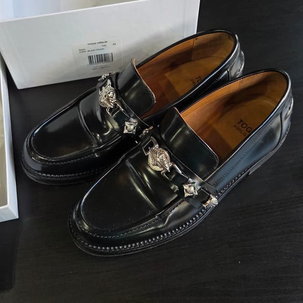 TOGA Virilis 43 로퍼