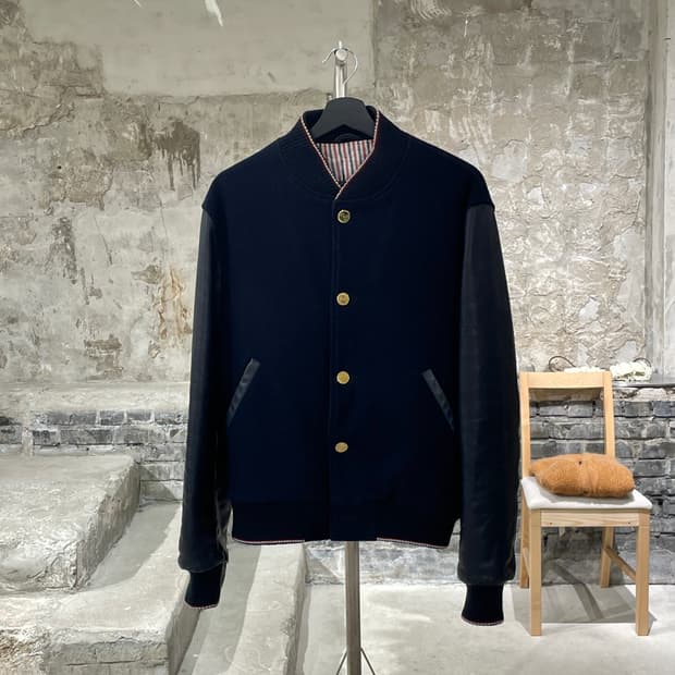 톰브라운 다크 네이비 금장 울 바시티 자켓