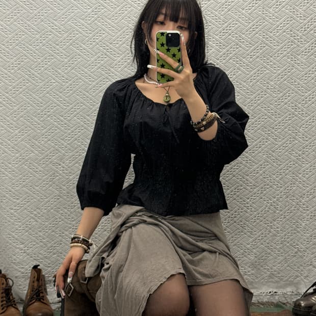 유니클로 엠브로이더리 고스 모리 펀칭 오픈숄더 퍼프 블라우스 K0137