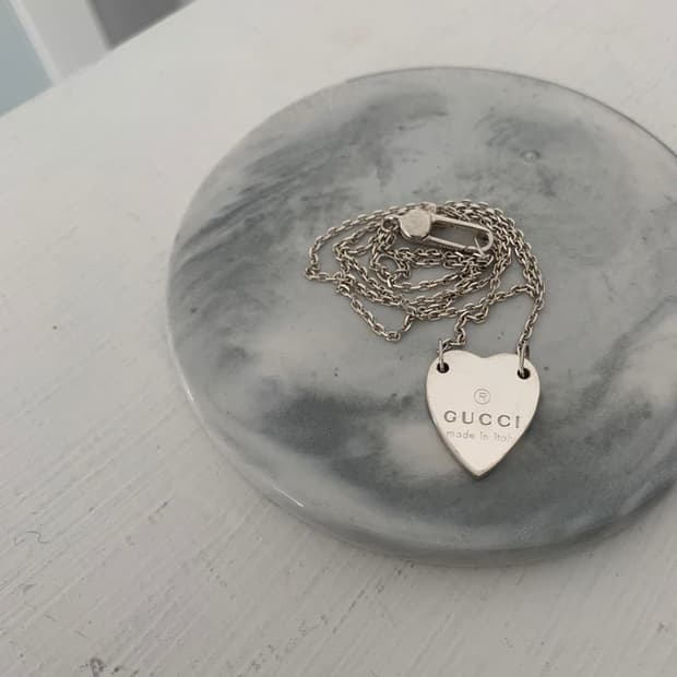 구찌 하트 팬던트 목걸이 실버