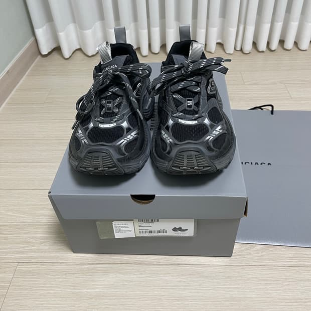 발렌시아가 6xl 블랙 40사이즈