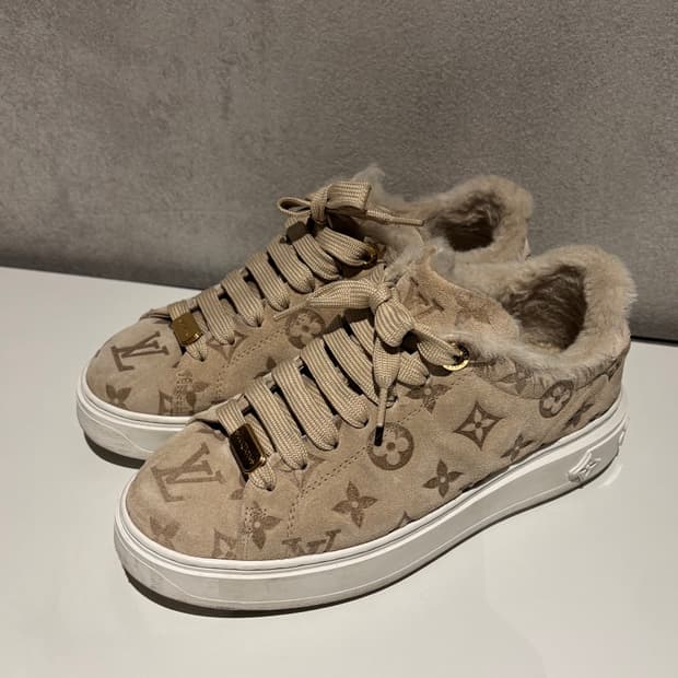 루이비통 타임아웃 시어링 스니커즈