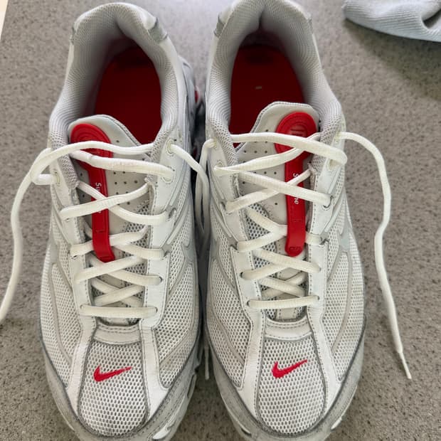 나이키 슈프림 샥스 라이드 화이트 285