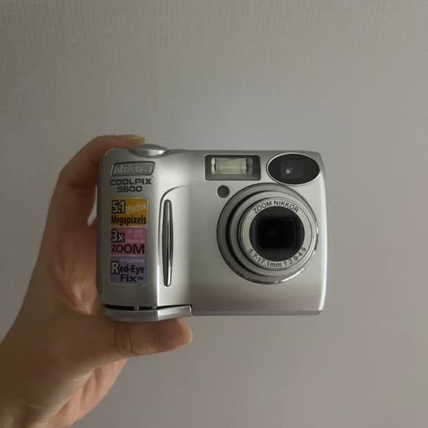 니콘 쿨픽스 5600