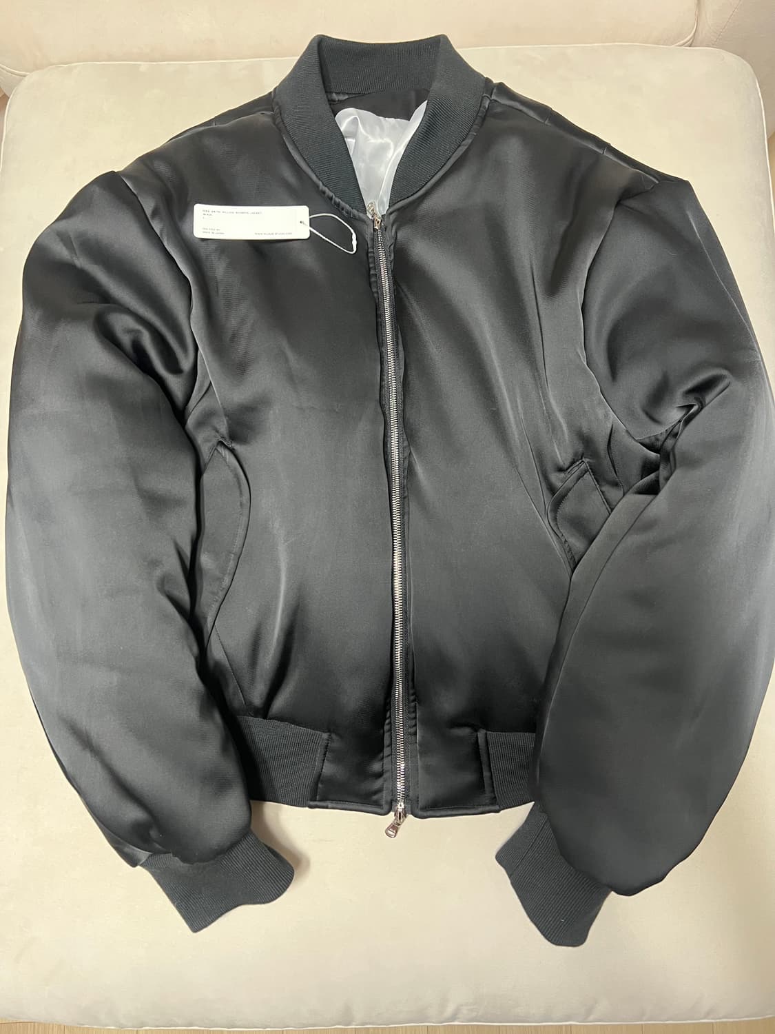 VUJADE MAX SATIN PILLOW BOMBER JACKET　M MAX SATIN PILLOW BOMBER JACKET – VUJA DÉ