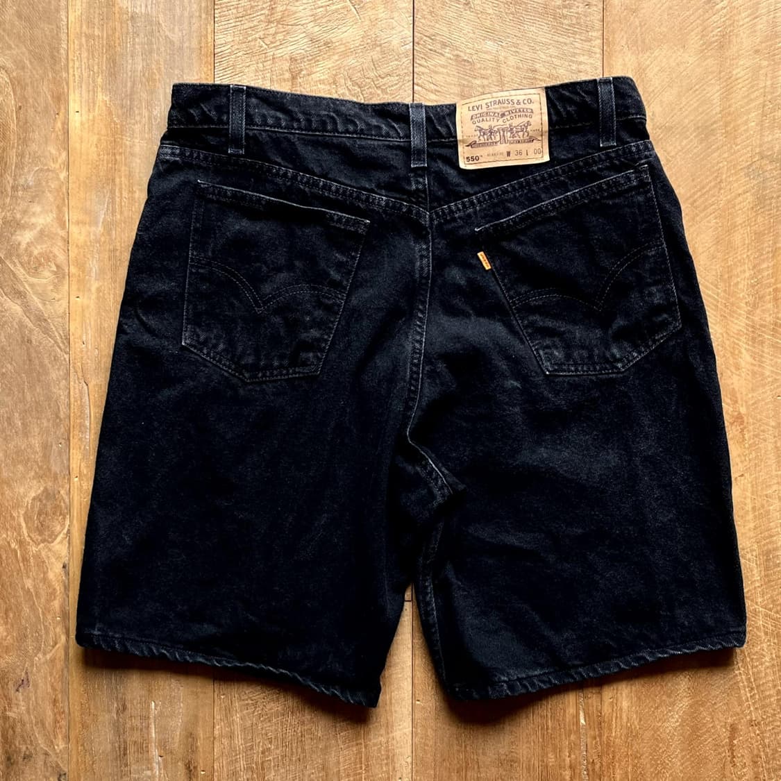 Levi’s 550 short pants black usa製 1990's Deadstock Levi's® 550 & 565 Black Denim Shorts – nest