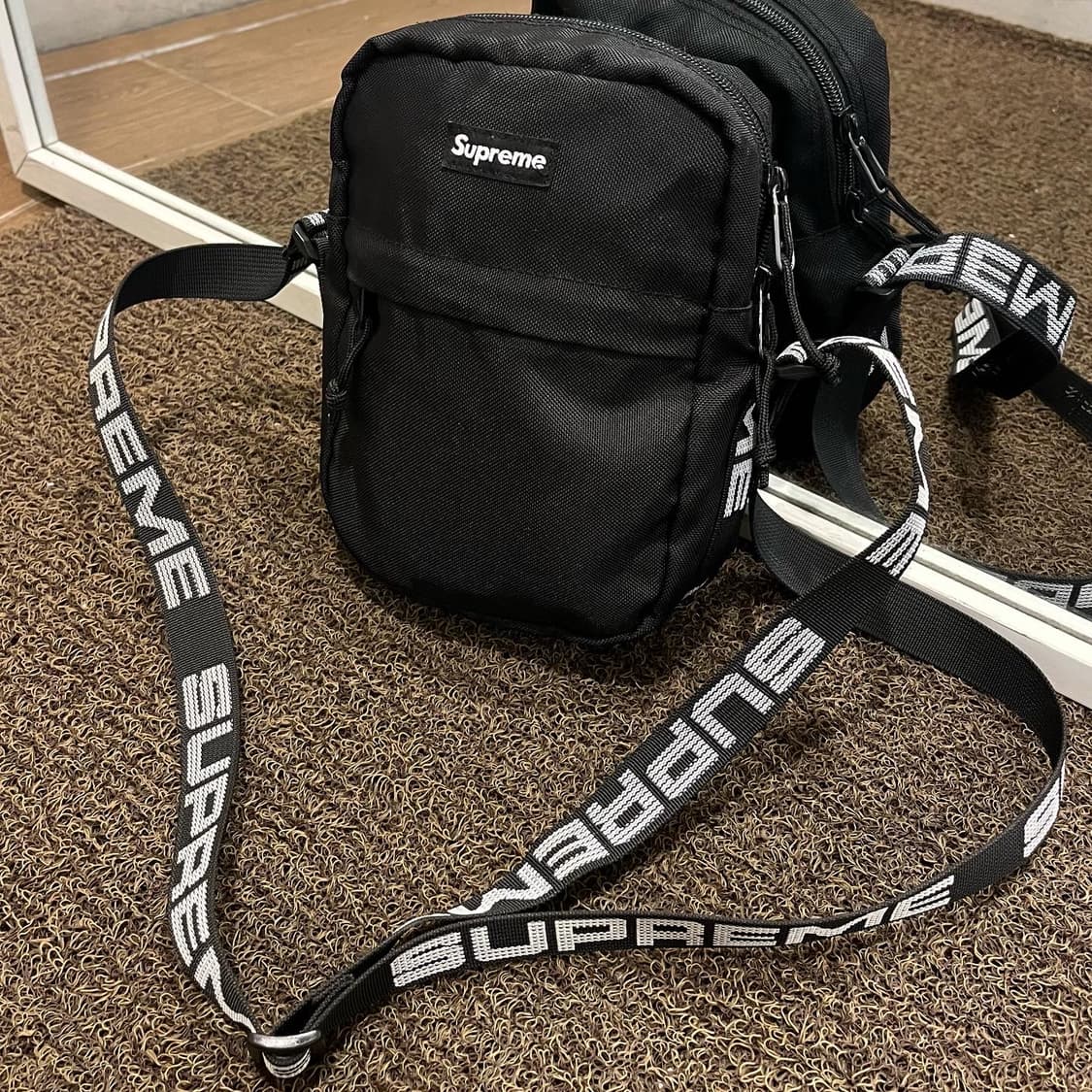 Supreme/シュプリーム【18SS】 Shoulder Bag/ 18SS】Supreme Shoulder Bag Box Logo ショルダーバッグ 黒 (Supreme