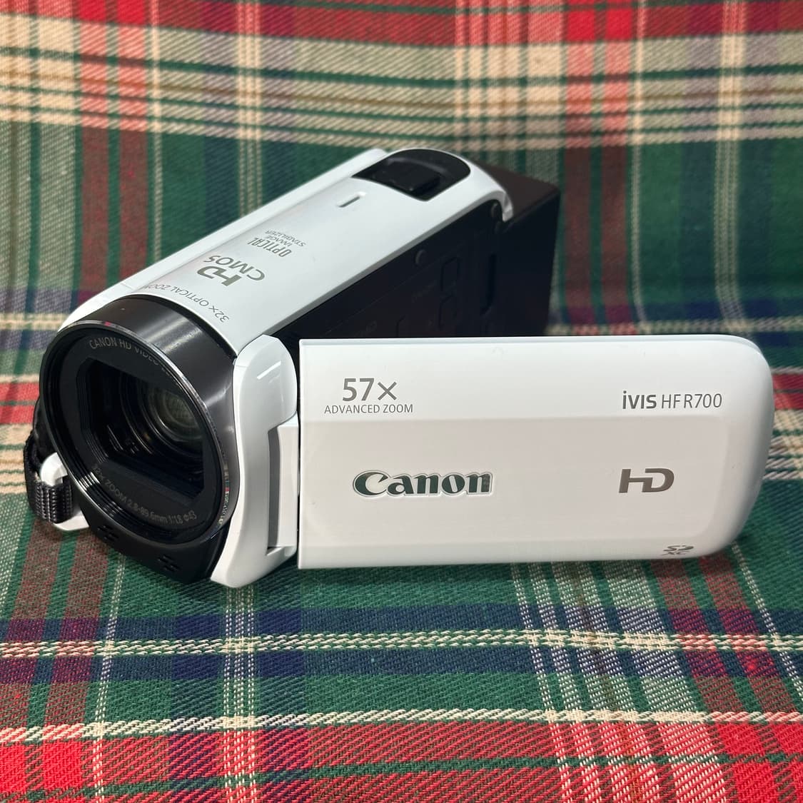キャノン　Canon ivis HF R700 HD ホワイト Amazon.com : Canon VIXIA HF R700 Full HD Camcorder (White