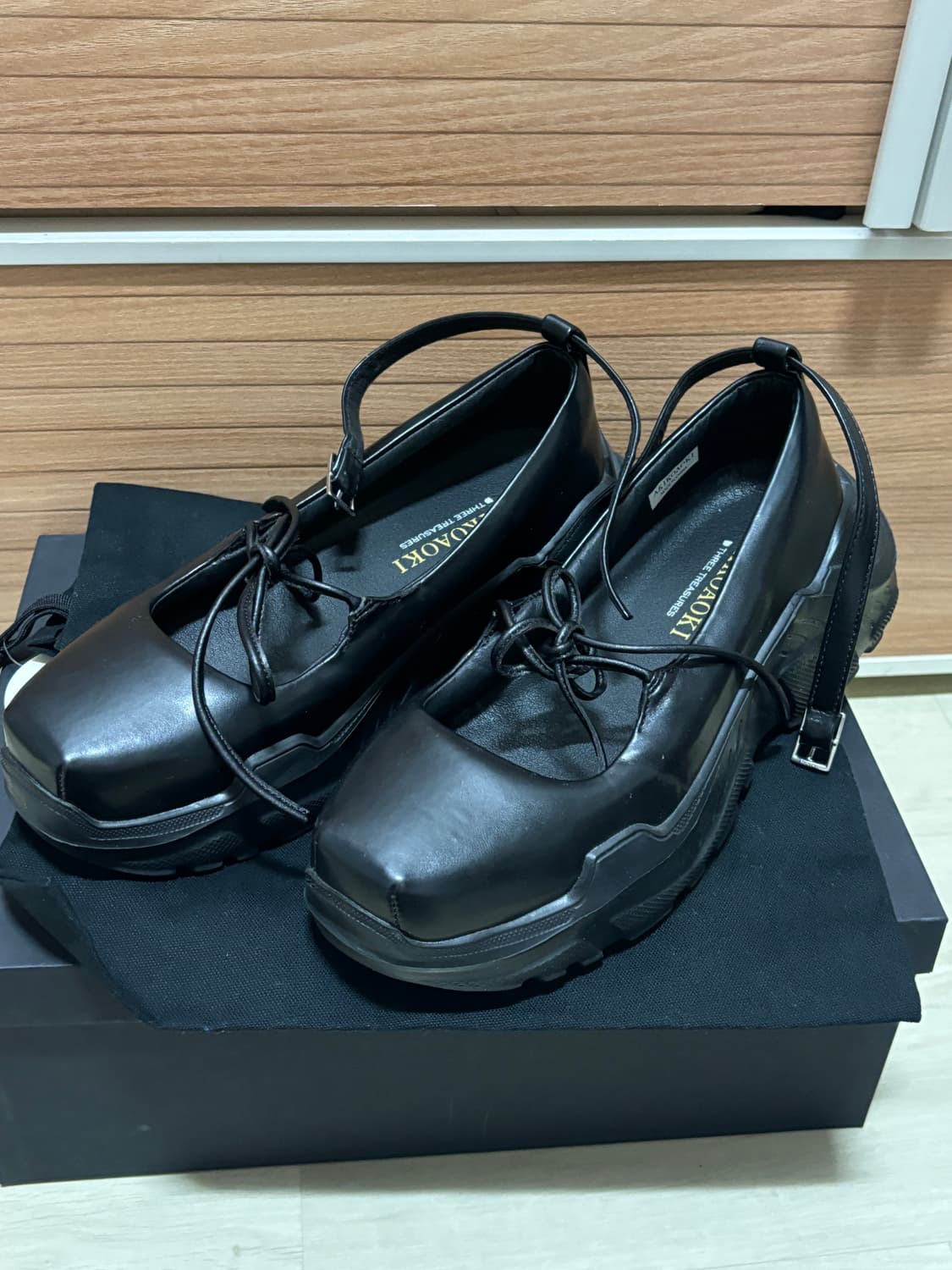 Akikoaoki Women Pino Black | 후루츠패밀리