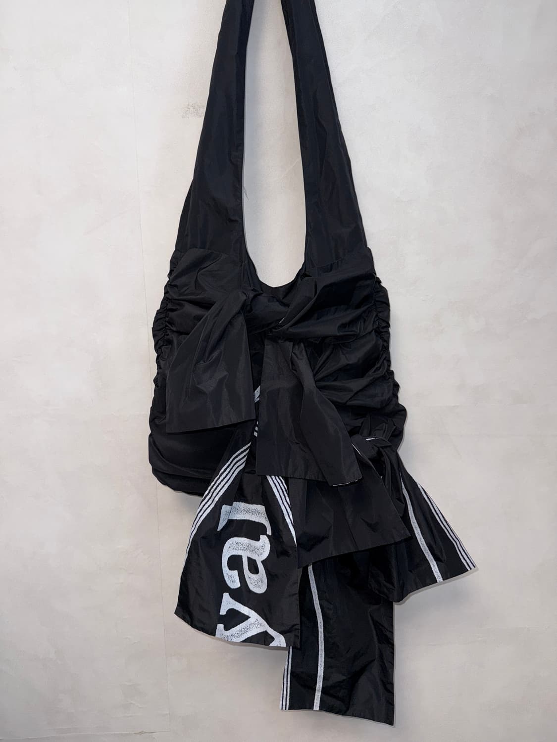 The Open Product ruched training bag | 후루츠패밀리