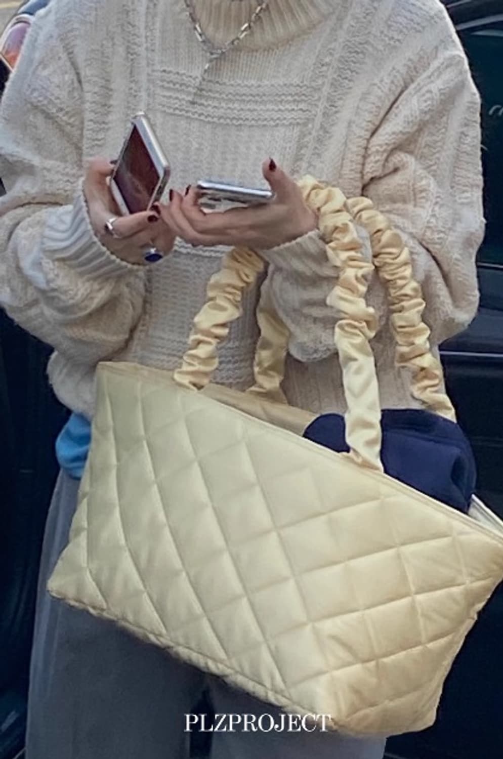 【PLZPROJECT】2-WAY SQUARE QUILTING PADDING BAG PLZPROJECT square quilting bag | 후루츠패밀리