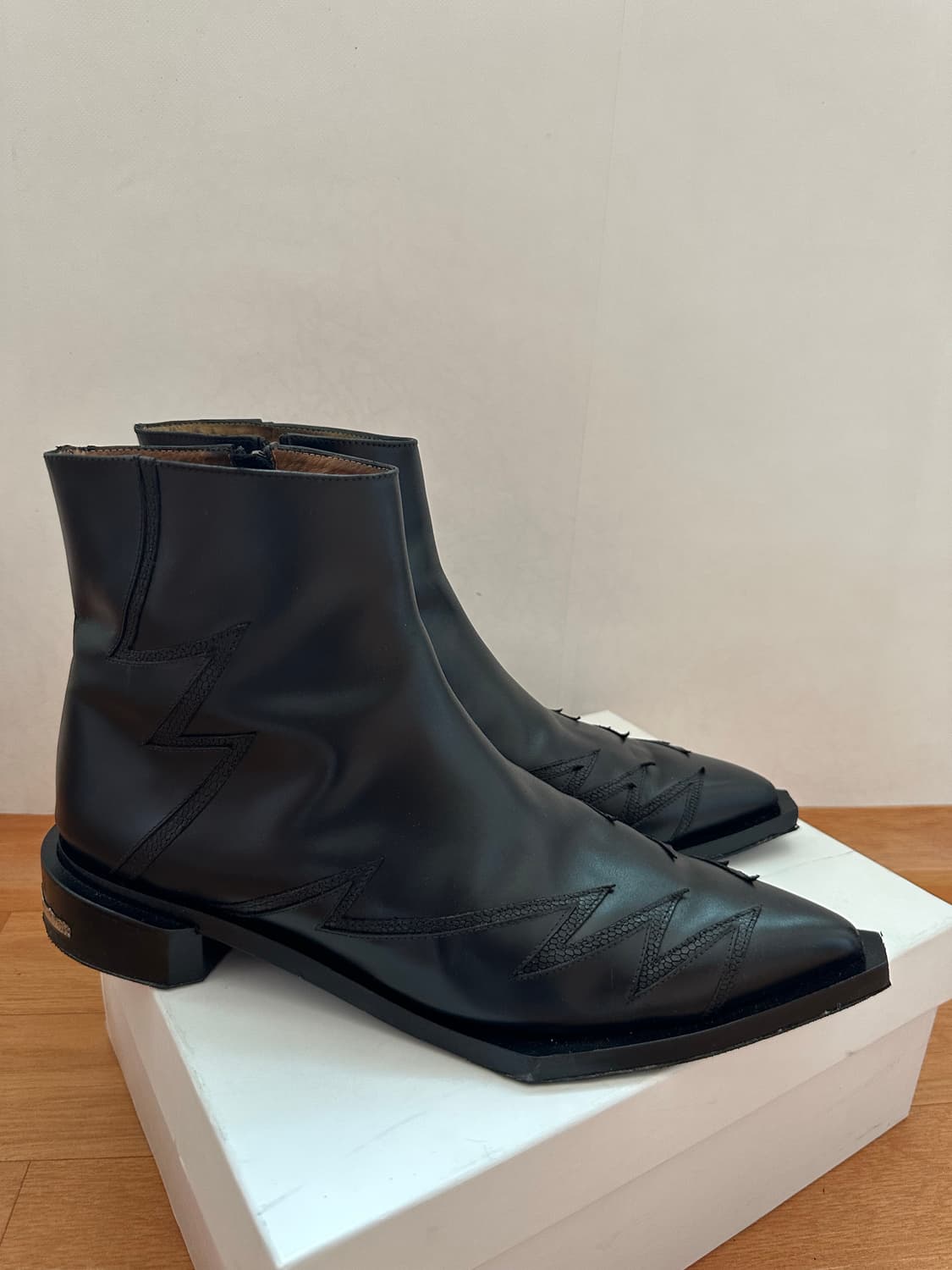 TOGA VIRILIS Black Western Chelsea Boots