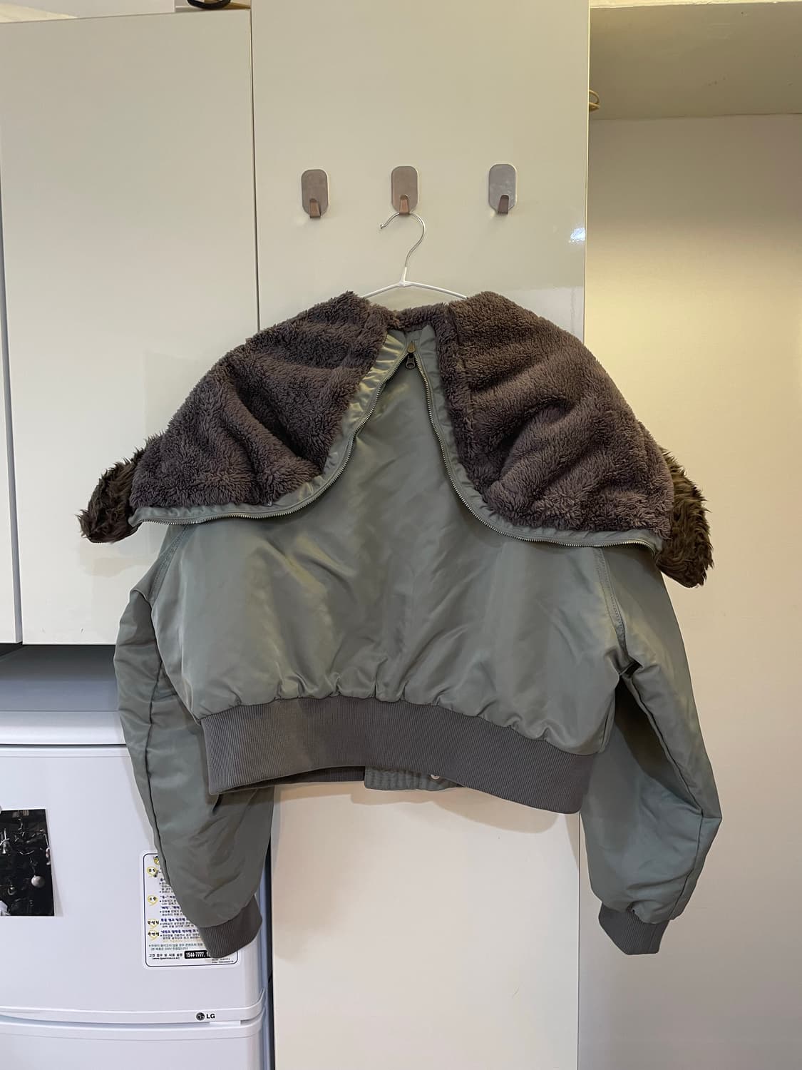 OPEN YY FAUX FUR ZIPPER HOOD MA1 - KHAKI | 후루츠패밀리