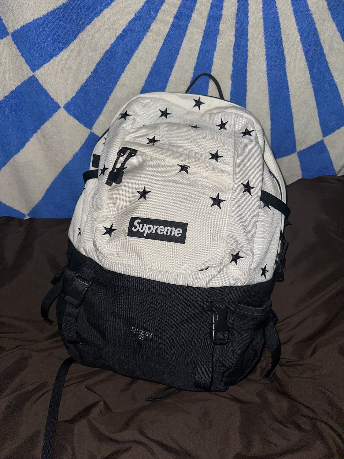 Supreme QUEST 35 星柄リュック Supreme QUEST 35 バックパック 星柄 - メルカリ