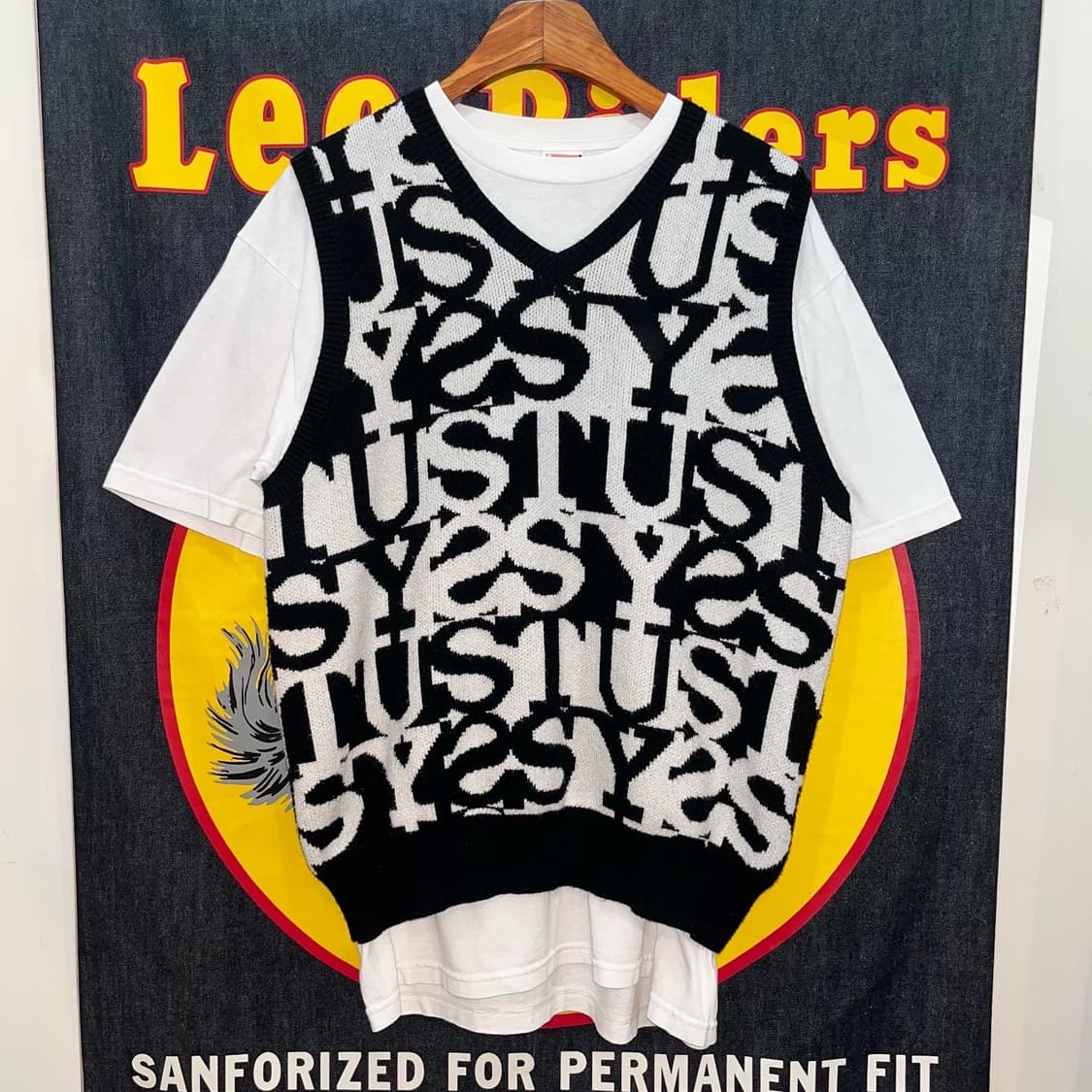 【美品】STUSSY STACKED SWEATER VEST 23AW最安値 STUSSY(ステューシー) / 23AW/STACKED SWEATER VEST/若干汚れ