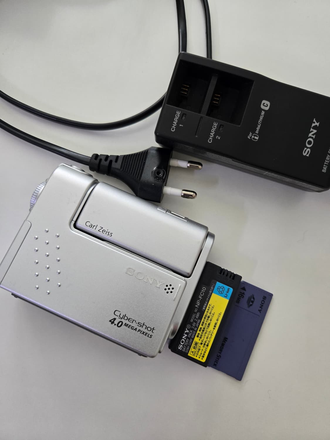 【るい】SONY Cyber-shot DSC-F77 書き溜め space: SONY Cyber-shot DSC-F77