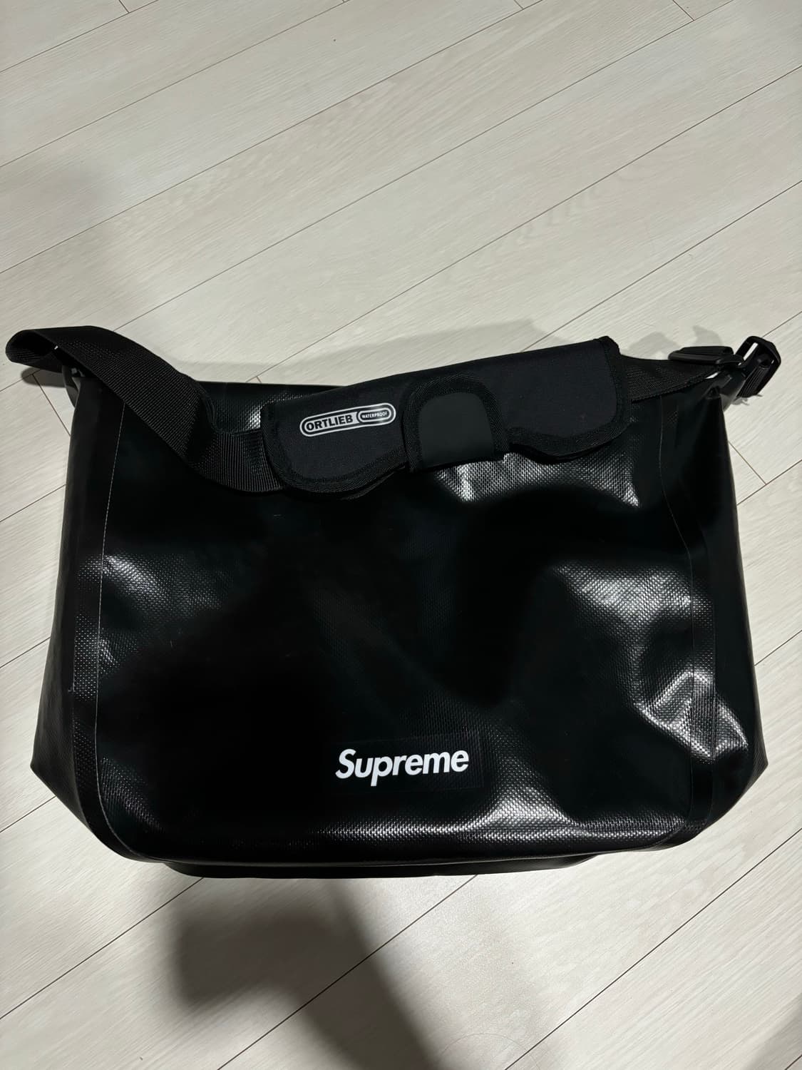 Supreme®/ORTLIEB Small Messenger Bag Supreme Ortlieb Small Messenger Bag Black - SS24 - US