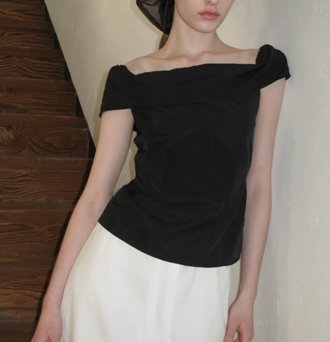 OFF-SHOULDER PINTUCK BLOUSE - sinoon | 후루츠패밀리 OFF-SHOULDER PINTUCK BLOUSE - sinoon | 후루츠패밀리