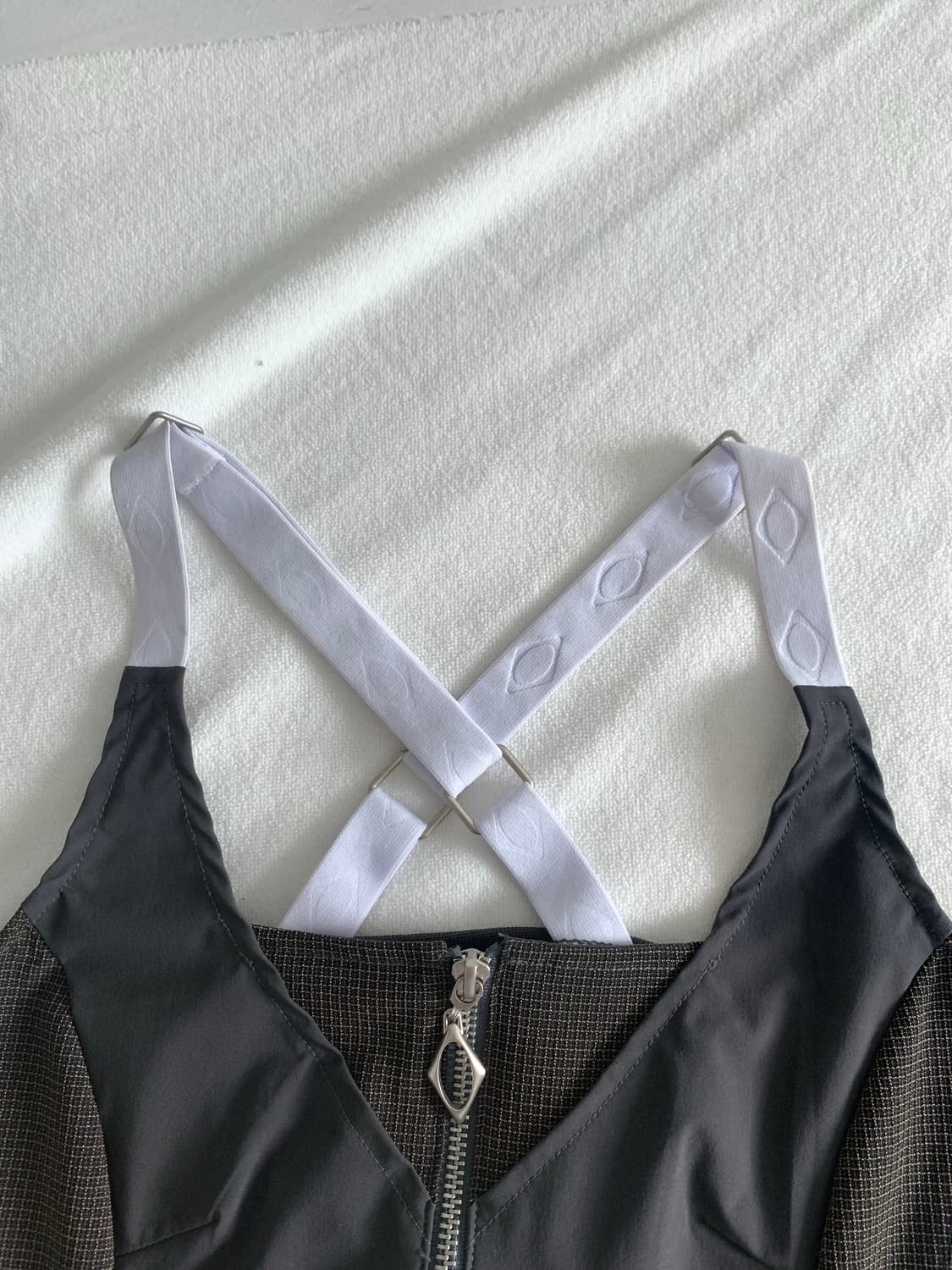 MSCHF strap zip up sleeveless (s) | 후루츠패밀리