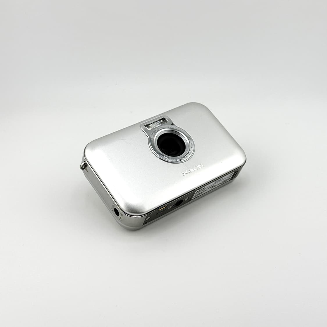 SANYO Xacti DSC-E6 ホワイト 概要 デジタルカメラ DSC-E6(W