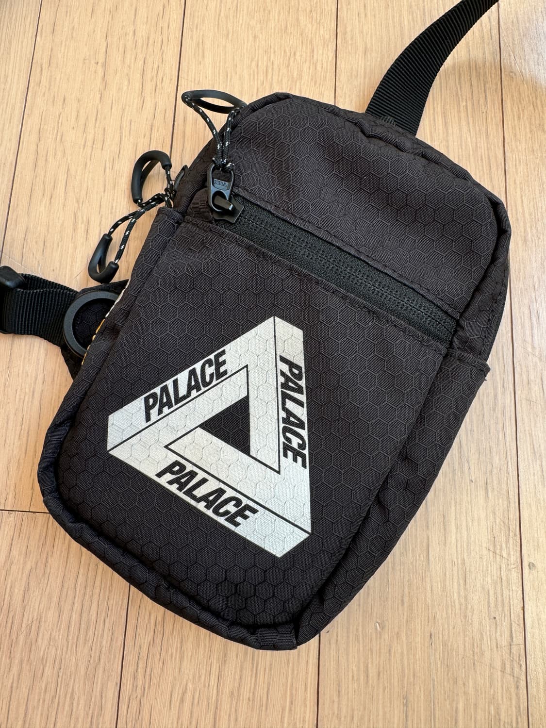PALACE ボディバッグ ブラック 2025年最新】Palace Skateboards ボディバッグ・ウエストポーチ
