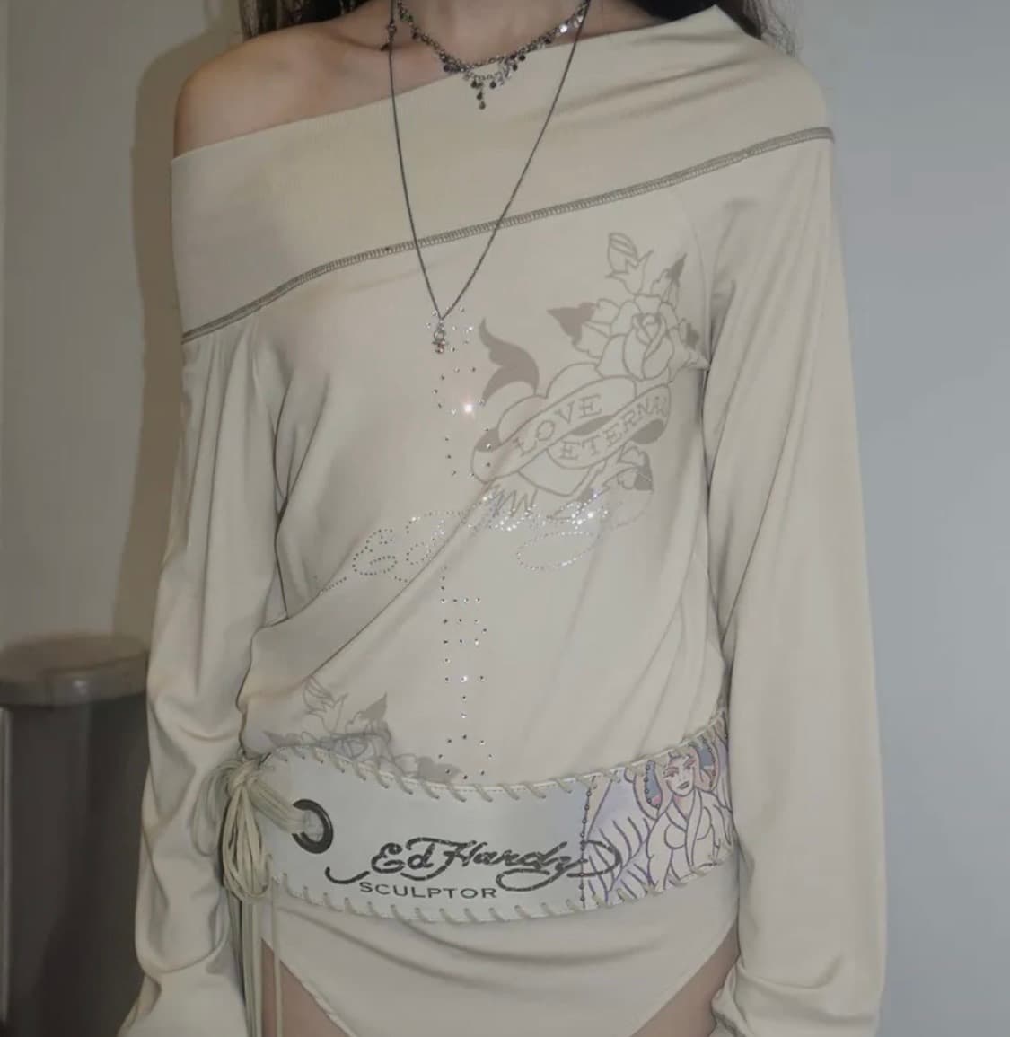 Sculptor X Ed Hardy Raglan Off-Shoulder | 후루츠패밀리