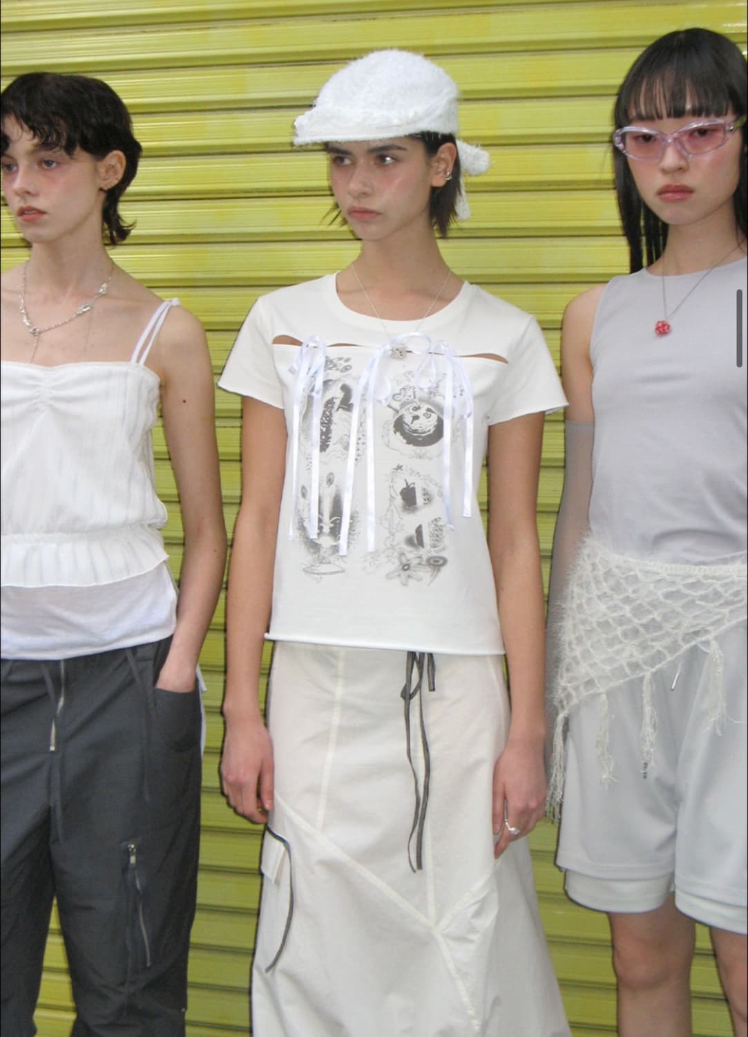 ◇typeservice◇ Front Slit Ribbon TShirt Off White Front Slit Ribbon T-Shirt [Off White] | 후루츠패밀리