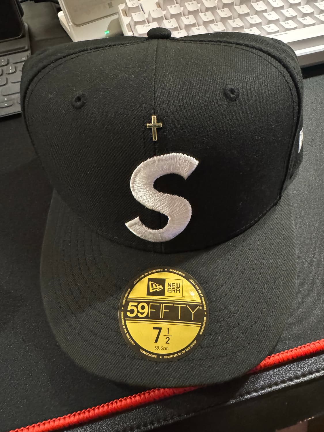 Supreme Gold Cross S Logo New Era Black | 후루츠패밀리