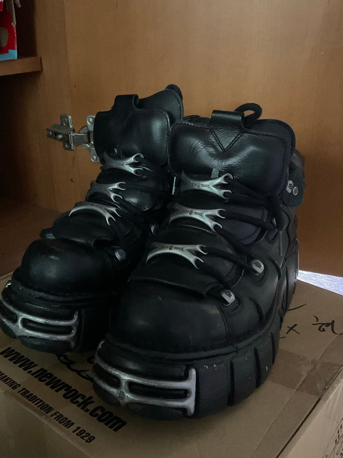 靴 New Rock M106-s112 size42 取り寄せ]M-106-S112 / プレート / 厚底スニーカー / 本革【NEW ROCK