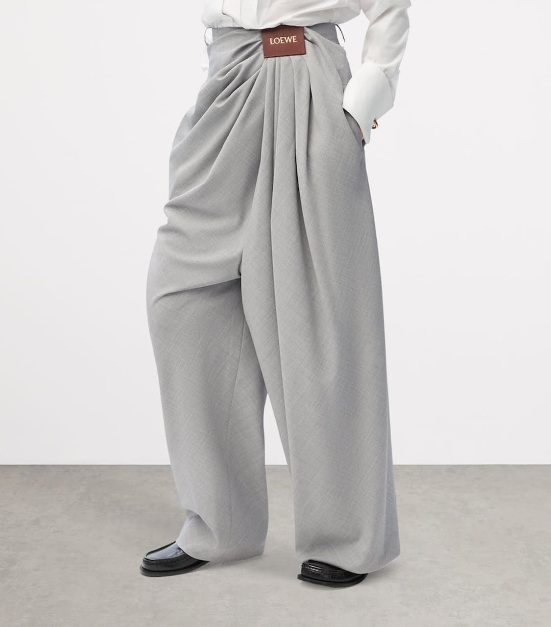 25SS NEW】LOEWE_women / ウール プリーツ入りバレルパンツ